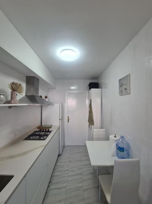 Nice Beachside 2-Bd Apt Near Barcelona كونيت المظهر الخارجي الصورة